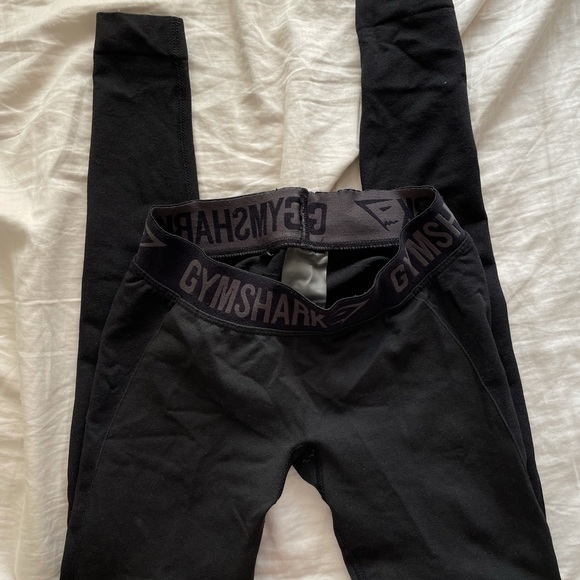 black gym shark leggings - Picture 2 of 2